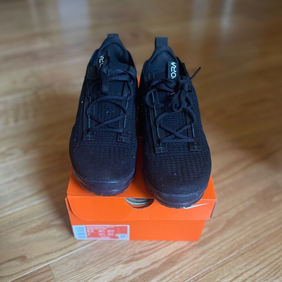 Women’s Nike Air Vapormax 2021 FK | 8.5 black/metallic silver - Picture 3 of 5